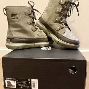Sorel Explorer Next Joan Boots Wmns Sz 9 Green and Gray